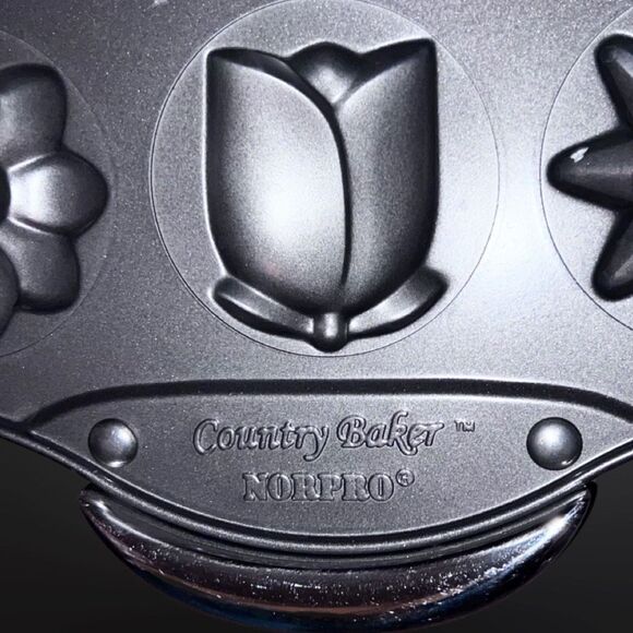 Norpro Cookie Pan Sun/Flowers/Floral Nonstick Baking Pan. SPRING SUMMER - Picture 3 of 4